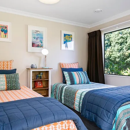Lupin Lodge Bed & Breakfast Taupo Exterior photo
