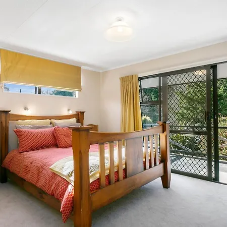 Lupin Lodge Bed & Breakfast Taupo Exterior photo